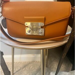 LV discontinued bag from 2 years ago, excellent condition.